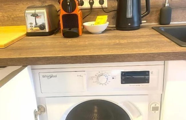 2 Bedrooms Flat in Center with Parking - Photo 24