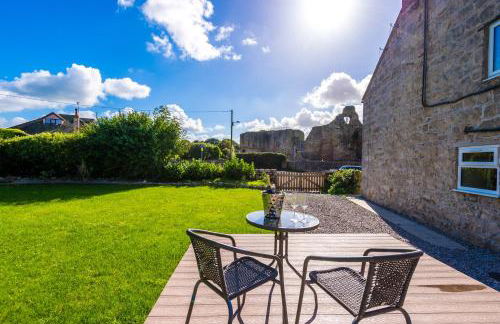 Castle Views cottage in historic village & woodfired hot tub - Photo 27