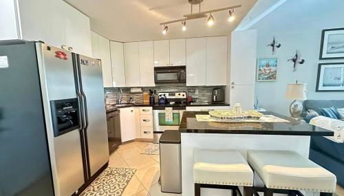 Beachfront paradise Ocean Village Golf Tennis Several heated pools Tiki bar Pickleball insite sports bar and restaurant and much more - Foto 5