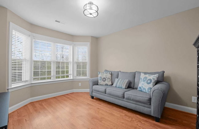 Sleeps 22, Lakefront w/ Private Dock & Pool, 2 Houses Lake Living by Avantstay - Foto 27