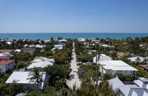 Sea U Soon - Premier 4 Bedroom Villa with Heated Pool - Photo 35