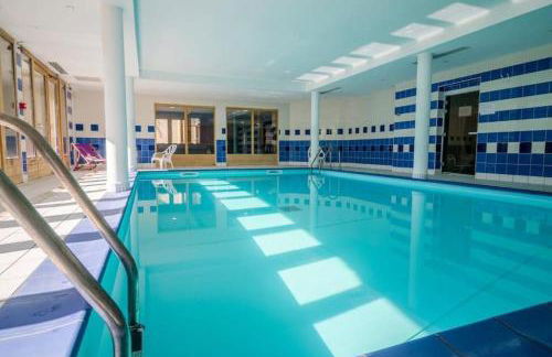 Duplex familial - Piscine intérieure - Photo 20