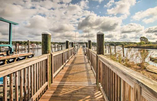 Walk to Pawcatuck River Family-Friendly Home! - Foto 35