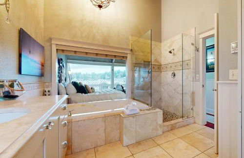 Beautiful Briny Retreat - Photo 18