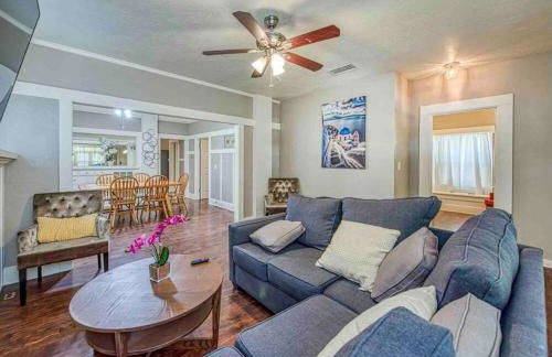 2 King Beds! Fantastic Stylish Bungalow home! - Foto 1