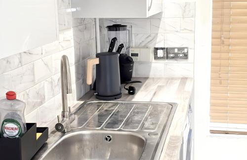 2ndHomeStays- Bilston- Contractors Friendly Townhouse - Foto 13