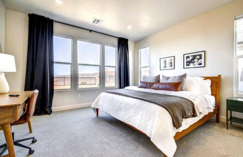 Washington Home w/ Mtn Views, Near Hiking! - Photo 10