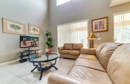 Family Pool Home, Gated Resort, near Disney & golf -209 - Foto 4