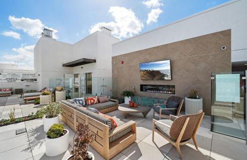 Modern 1BR LA l Workspace Pool Gym - Foto 15