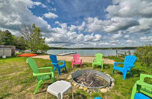 Northern Nights Beachfront Cottage in Kalkaska - Foto 2