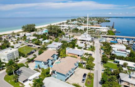 Coastal Cheer - Foto 1