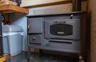 The Old Pumphouse Shepherds Hut with Hot Tub - Photo 16