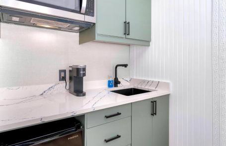 King Bed Mermaid suite - heart of Palm Beach, free parking included - Photo 6