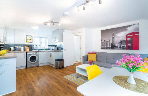 Town Center Apartment with 55” Smart TV+Netflix - Photo 4