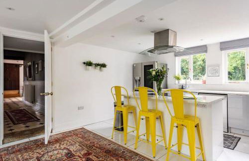 Cotswold Cheltenham, whole house with hot tub - Photo 14