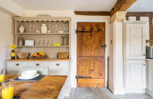 Cotswold Thatched Cottage - Photo 14