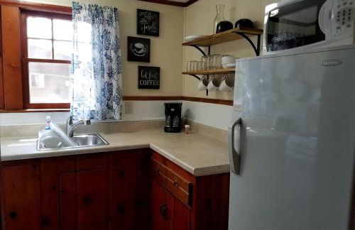 Gorgeous Getaway Cabin in the Woods near Lake Michigan in Wellston, Michigan - Foto 6