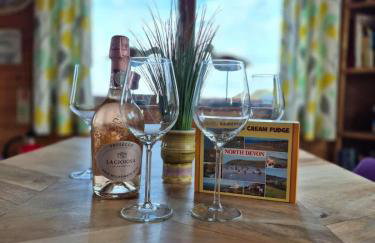 3-Bed Ocean View Lodge - Parking & Terrace - Photo 4