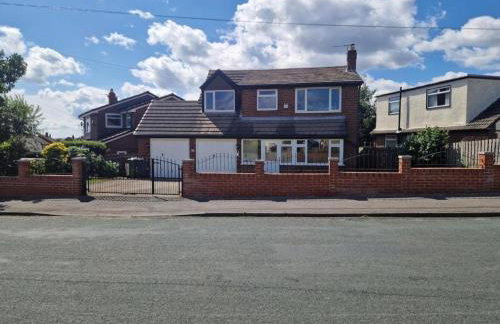 Family-Friendly Detached House Near Leeds and Bradford with Garden - Foto 35