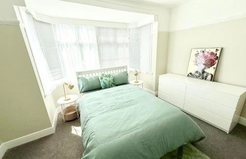 Spacious 5-Bedroom house close to station - Foto 7