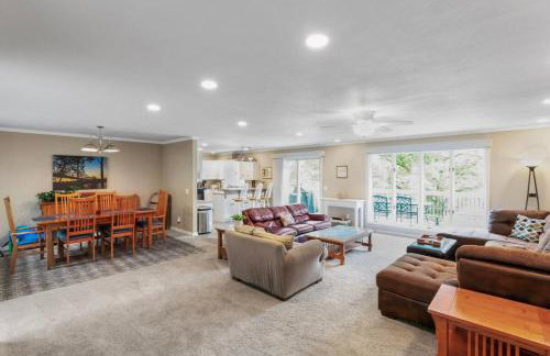 5 BR lakefront home with swim dock bunk room High Speed WiFi - Foto 6