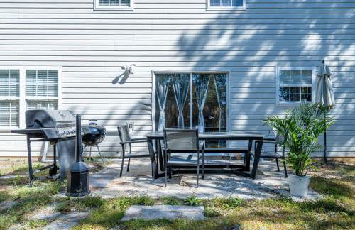 Spacious 3BR with Game Room and Fenced Yard Near Six Flags and Braves - Foto 11