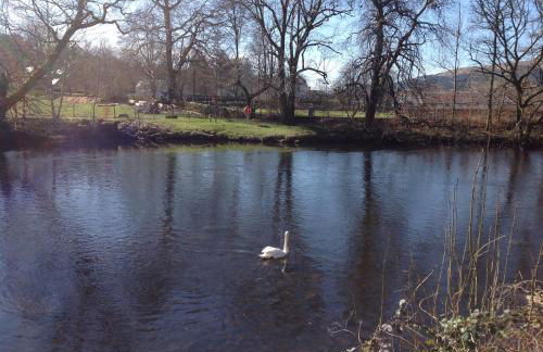 Lovely Riverside Holiday Home - Foto 3