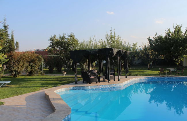 Galeria In The Garden - Photo 41