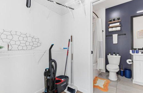 Lux 2BD Gym Rooftop Street Parking by DT UMN - Foto 41