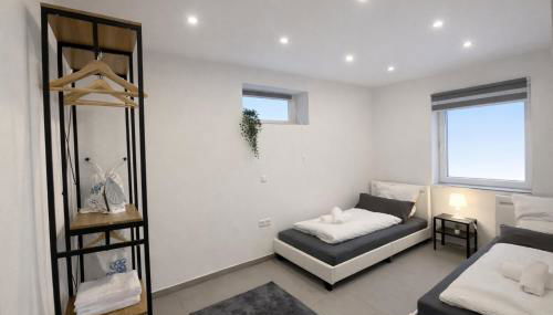 STN Apartment Suite - Ferienwohnung mit 2 Schlafzimmer & Parkplatz, Highspeed WLAN, Fußbodenheizung & Netflix Premium, Zentral zu Audi & Schwarz Gruppe - Foto 2, towels