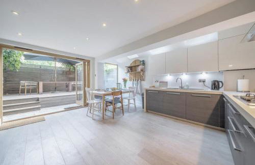 Stylish 3-floor 3bed home with garden near river - Foto 18