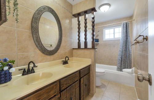 6BD Near DT - BBQ Grill, Games & Football Fun - Photo 48