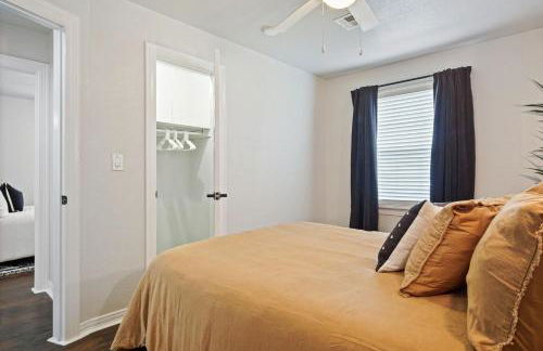 Charming Yellow Door House Steps from OU - Photo 18