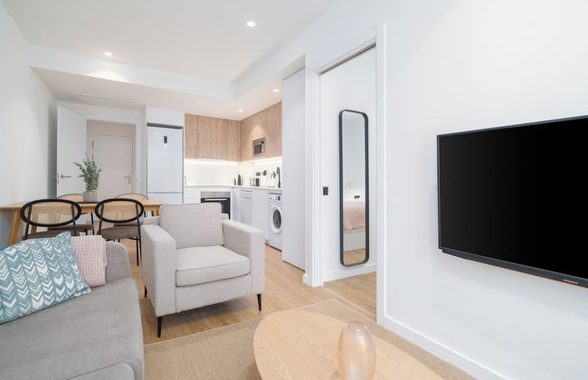 Limehome Barcelona Plaça Pirineus - Photo 27