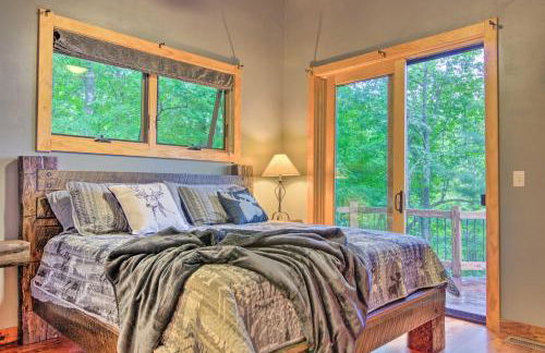 Couples Treehouse Retreat with Hot Tub and Views - Foto 15