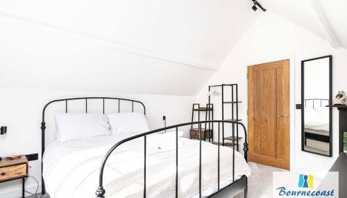 THE HIDE OUT by BOURNECOAST - A Stylishly Furnished Apartment with Parking - FM8444 - Foto 2