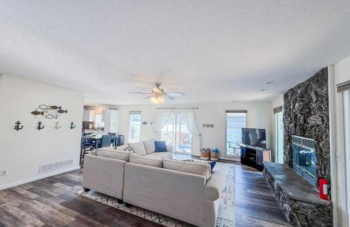 Lakefront Home-3BD25BADockGrillFirepitKayaks - Foto 48