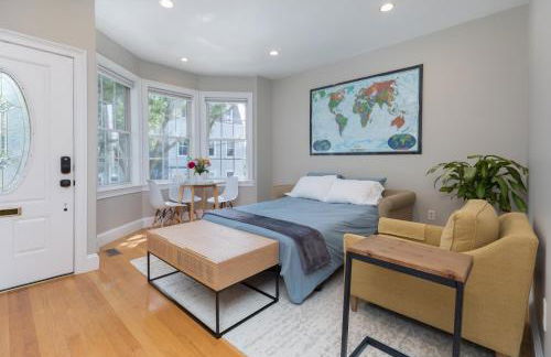 Sunny convenient home w/ private patio! Easy walk to everything! - Foto 4