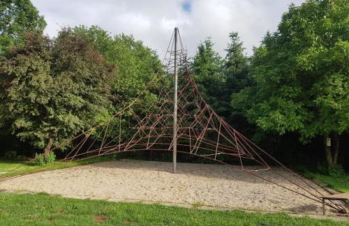 Gemütliches Ferienhaus in der Eifel mit Pool, Tennisplatz, Minigolf und nahem See - Foto 27