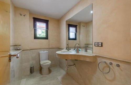 Tranquil 2 bed villa with private pool + sea view! - Foto 32