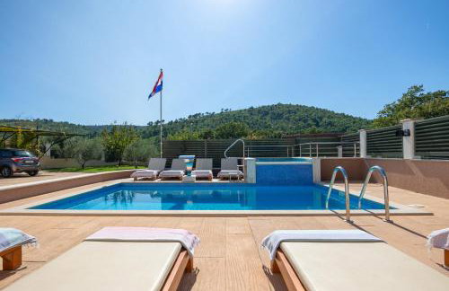 VILLA MILLA with private pool, jacuzzi, sauna, gym, max. 8 person - Photo 11
