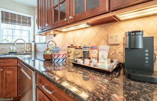 Luxury 4 bedroom house in Pocono Mountains with Hottub in Golf Course Near Lake - Foto 67