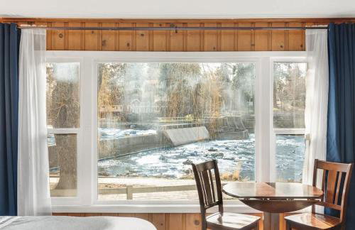 Riverfront Studio with Trail access - Foto 13