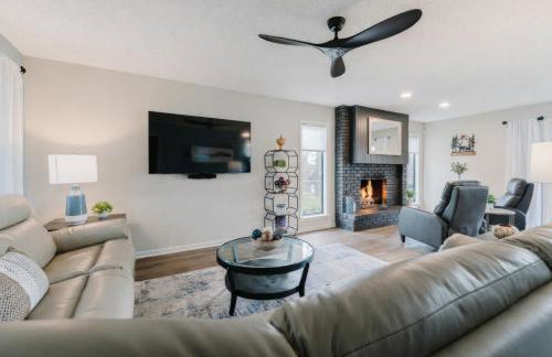 Lakefront Retreat with Views and Decks and Fire Pit - Foto 23