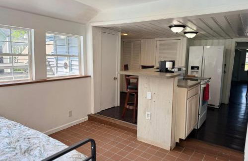 Downtown Whitestown with King Suite and Pool - Foto 13