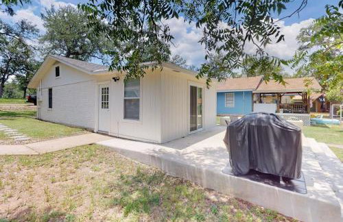 Dog-Friendly Waterfront Home with Dock, Grill, Water Views, Patio, Washer/Dryer - Photo 18