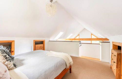 Serene Retreat on a Stream - Photo 18