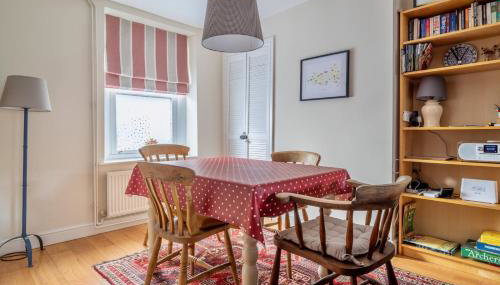 Chic 2-bedroom townhouse in vibrant Abergavenny - Foto 2