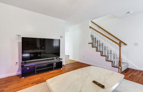 3 Mi to Dtwn Worcester! Spacious 2-Story Townhome! - Foto 11