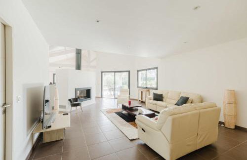 Beautiful contemporary villa 160 m with pool - Foto 2